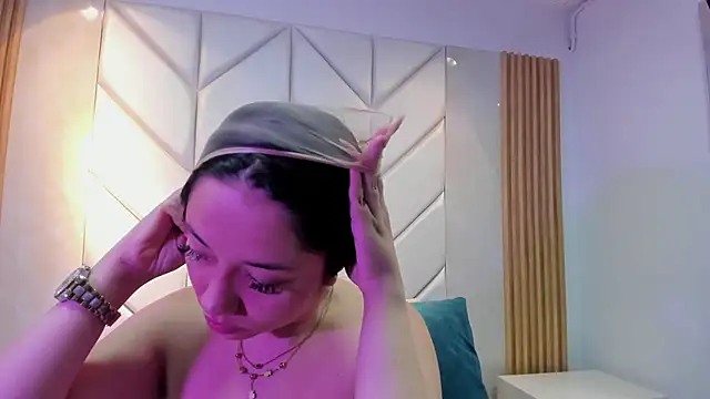 Snapshot of BarbieMonet chatting on 10-30-25, 12:17 BarbieMonet online show from 10-30-25, 12:17