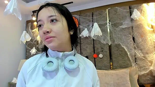 Snapshot of BarbieMonet chatting on 11-02-25, 12:51 BarbieMonet online show from 11-02-25, 12:51