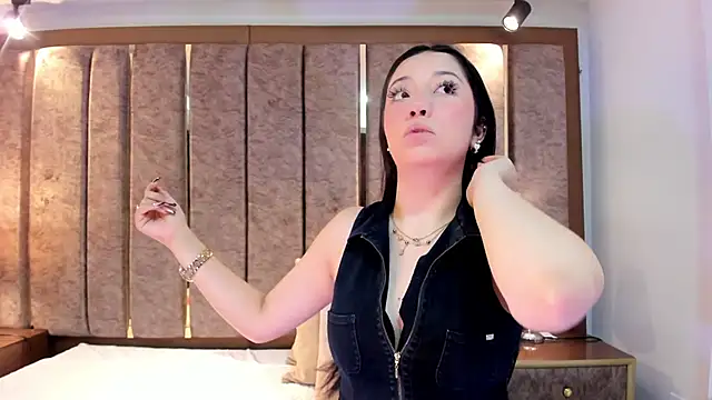 Snapshot of BarbieMonet chatting on 11-08-25, 07:45 BarbieMonet online show from 11-08-25, 07:45