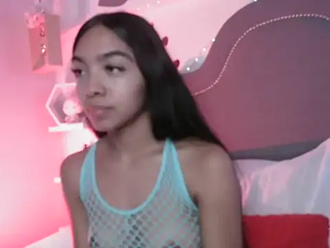 Snapshot of pocahontamoon chatting on 11-15-25, 01:29 pocahontamoon online show from 11-15-25, 01:29