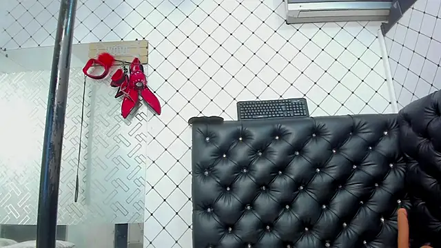 EMMA SANTANA online show from 10-08-25, 07:44