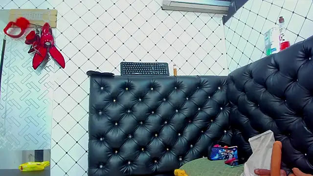 EMMA SANTANA online show from 10-11-25, 07:45