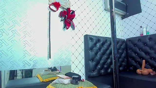 EMMA SANTANA online show from 10-15-25, 07:47