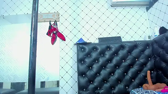 EMMA SANTANA online show from 11-15-25, 07:43