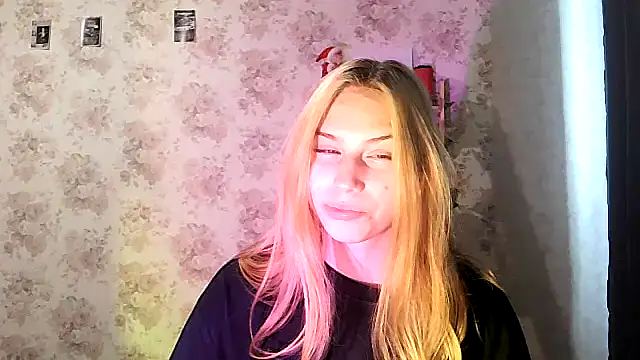 Snapshot of ClaireLaSweet chatting on 09-22-25, 12:34 ClaireLaSweet online show from 09-22-25, 12:34