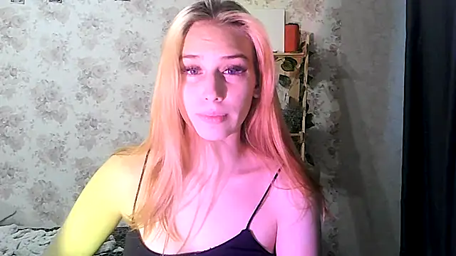 Snapshot of ClaireLaSweet chatting on 10-19-25, 10:21 ClaireLaSweet online show from 10-19-25, 10:21