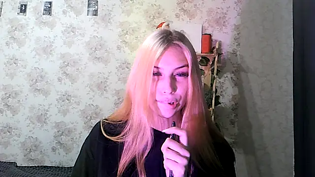 Snapshot of ClaireLaSweet chatting on 10-21-25, 06:25 ClaireLaSweet online show from 10-21-25, 06:25