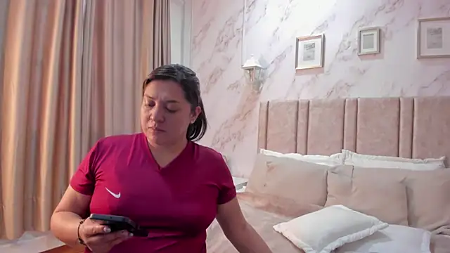 Snapshot of Paula_And chatting on 10-19-25, 07:47 Paula And online show from 10-19-25, 07:47