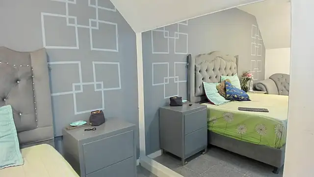 Snapshot of AliceBlackx chatting on 10-29-25, 11:45 AliceBlackx online show from 10-29-25, 11:45