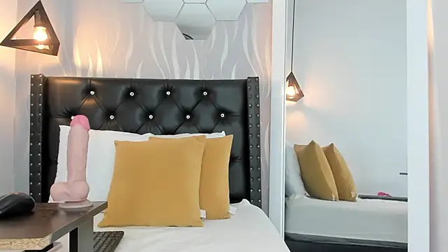 lucia-cute online show from 10-04-25, 01:42