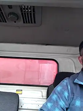 Snapshot of Aliyeni1 chatting on 12-18-25, 01:17 Aliyeni1 online show from 12-18-25, 01:17