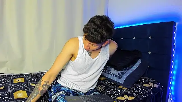 Snapshot of Tatiiana_n_Damiian chatting on 09-29-25, 10:14 Tatiiana n Damiian online show from 09-29-25, 10:14