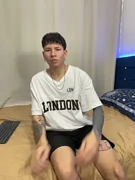 Snapshot of Tatiiana_n_Damiian chatting on 11-02-25, 02:41 Tatiiana n Damiian online show from 11-02-25, 02:41