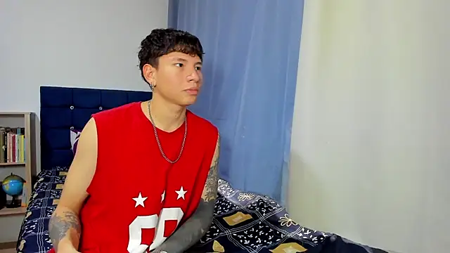 Snapshot of Tatiiana_n_Damiian chatting on 11-18-25, 10:14 Tatiiana n Damiian online show from 11-18-25, 10:14