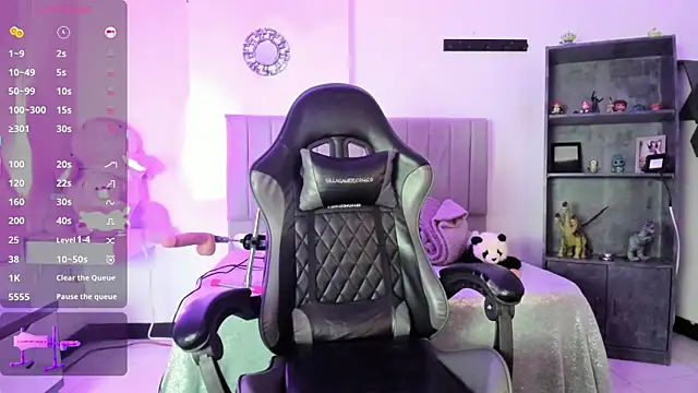 Snapshot of Scarlett21__ chatting on 10-15-25, 04:45 Scarlett21 online show from 10-15-25, 04:45