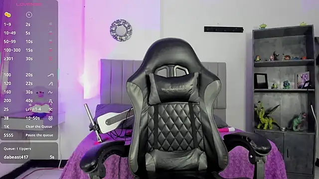 Snapshot of Scarlett21__ chatting on 10-23-25, 04:23 Scarlett21 online show from 10-23-25, 04:23