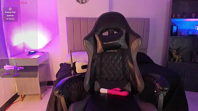 Scarlett21   online show from 12-19-25, 06:15