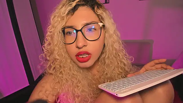 itsroxyrose  online show from 11-20-25, 07:46