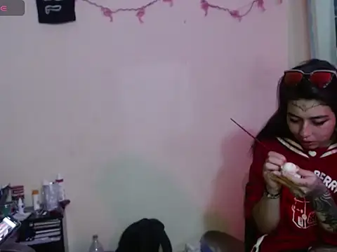 Snapshot of saenzjulieta1 chatting on 09-27-25, 05:40 saenzjulieta1 online show from 09-27-25, 05:40