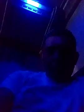 Snapshot of 125Delfin90 chatting on 10-19-25, 10:10 125Delfin90 online show from 10-19-25, 10:10