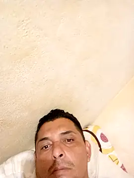 Snapshot of 125Delfin90 chatting on 10-24-25, 11:01 125Delfin90 online show from 10-24-25, 11:01