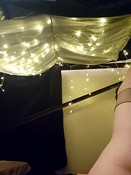 VeiledMuse online show from 10-16-25, 01:06