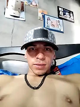 Snapshot of Tussi-amor chatting on 10-18-25, 08:09 Tussi-amor online show from 10-18-25, 08:09