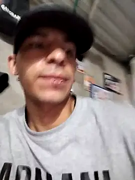 Snapshot of Tussi-amor chatting on 11-23-25, 09:25 Tussi-amor online show from 11-23-25, 09:25