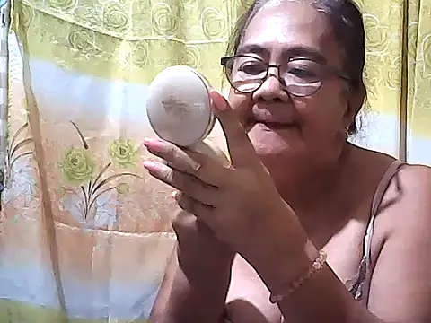 Snapshot of asianmom70 chatting on 12-01-25, 09:31 asianmom70 online show from 12-01-25, 09:31