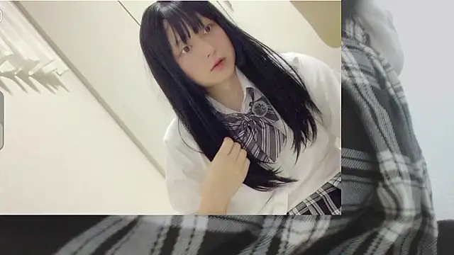 Snapshot of Mia032 chatting on 10-12-25, 01:32 Mia032 online show from 10-12-25, 01:32