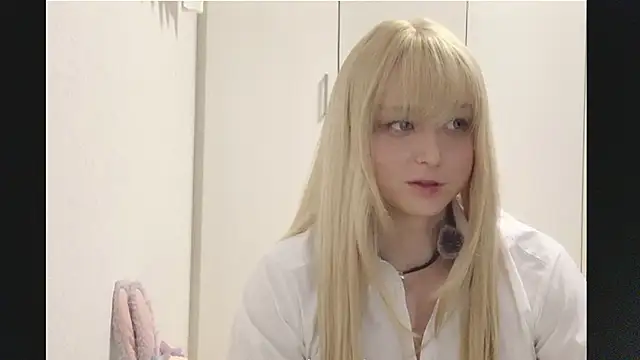 Snapshot of Mia032 chatting on 10-25-25, 02:02 Mia032 online show from 10-25-25, 02:02