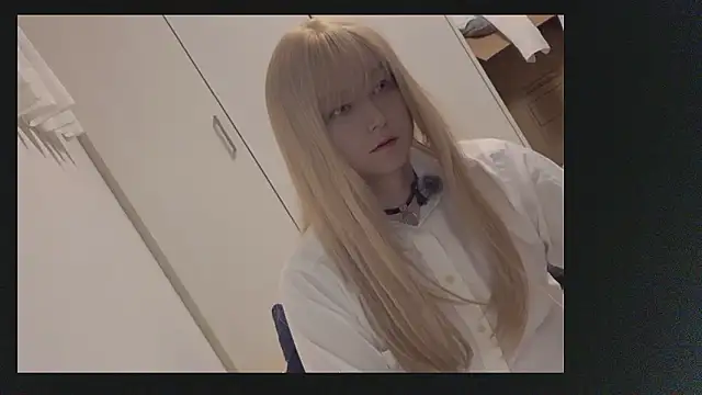 Snapshot of Mia032 chatting on 11-15-25, 02:24 Mia032 online show from 11-15-25, 02:24