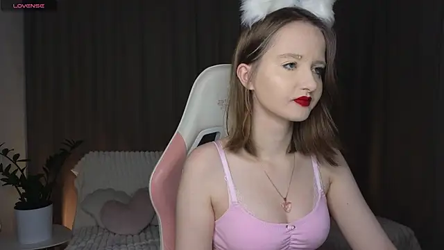 Snapshot of AlexsisFaee chatting on 10-20-25, 08:31 AlexsisFaee online show from 10-20-25, 08:31