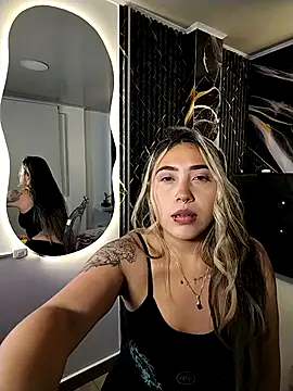  ManuVeelez online show from 10-08-25, 03:04