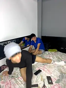 Snapshot of Kailertwink chatting on 10-21-25, 05:19 Kailertwink online show from 10-21-25, 05:19