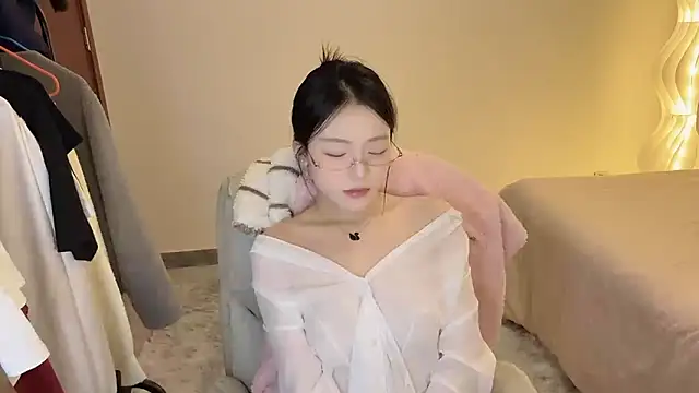 Robin-o3 online show from 12-04-25, 04:38