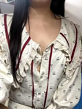 Snapshot of Luzizi- chatting on 12-02-25, 05:08 Luzizi- online show from 12-02-25, 05:08