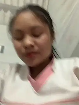 Snapshot of NhuFox chatting on 11-15-25, 12:23 NhuFox online show from 11-15-25, 12:23