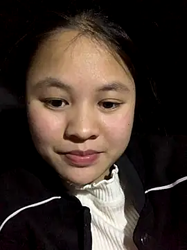 Snapshot of NhuFox chatting on 11-23-25, 12:49 NhuFox online show from 11-23-25, 12:49