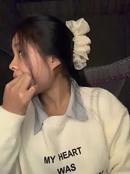 Snapshot of NhuFox chatting on 11-28-25, 01:36 NhuFox online show from 11-28-25, 01:36