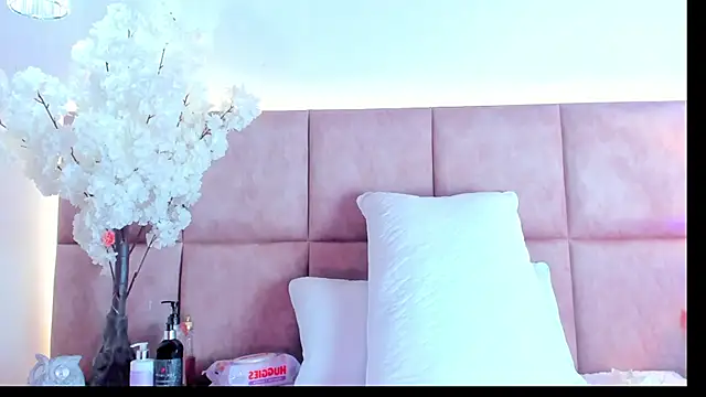 Snapshot of KarolBlanco chatting on 02-01-26, 02:43 KarolBlanco online show from 02-01-26, 02:43