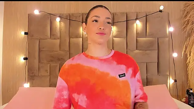 ClaradelMar online show from 11-28-25, 10:40