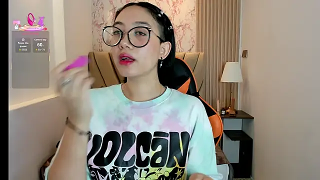 Yuna  Min online show from 09-12-25, 07:25