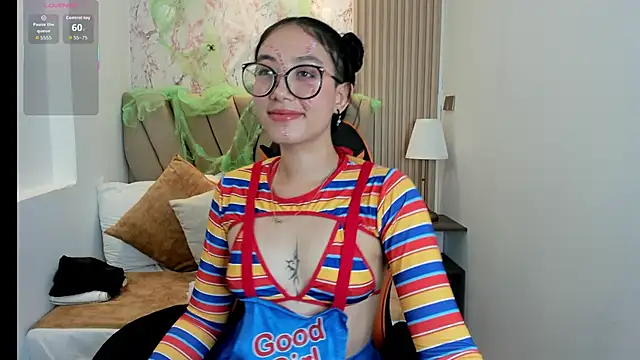 Yuna  Min online show from 10-17-25, 08:00