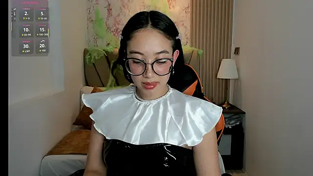 Yuna  Min online show from 10-24-25, 08:27