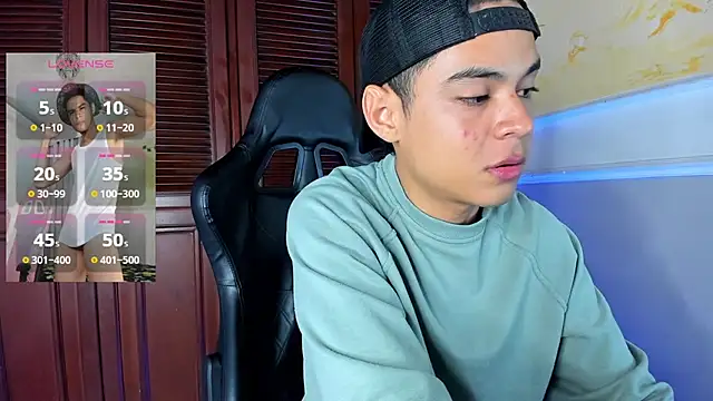 Snapshot of edy_play chatting on 10-13-25, 04:45 edy play online show from 10-13-25, 04:45