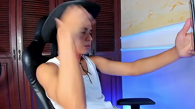 Snapshot of edy_play chatting on 10-21-25, 03:40 edy play online show from 10-21-25, 03:40