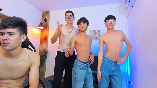 Snapshot of Bad_BoysW chatting on 11-04-25, 01:54 Bad BoysW online show from 11-04-25, 01:54