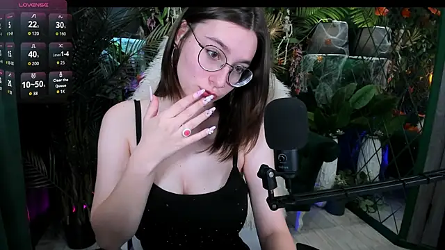 AnnyNextDoor online show from 10-22-25, 08:25