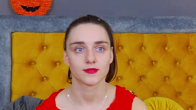 Jessica White  online show from 11-18-25, 05:01